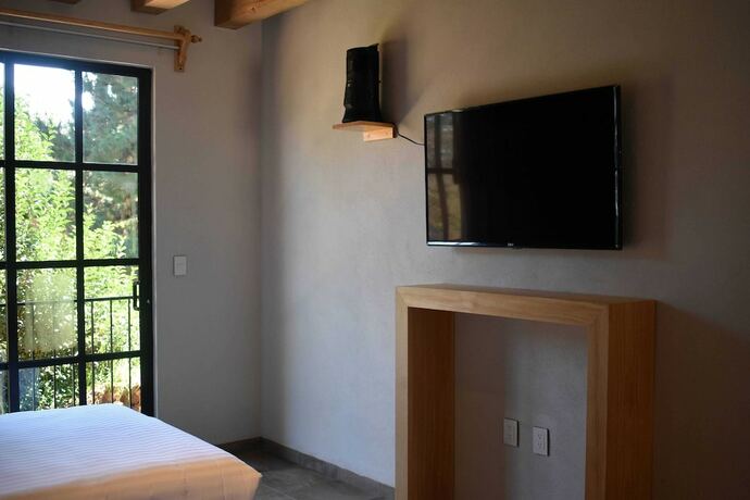 Imagen de la habitación del Hotel Zirahuen Forest and Resort. Foto 11