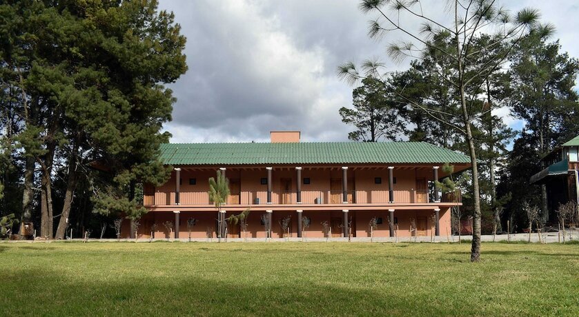 Imagen de la habitación del Hotel Zirahuen Forest and Resort. Foto 36