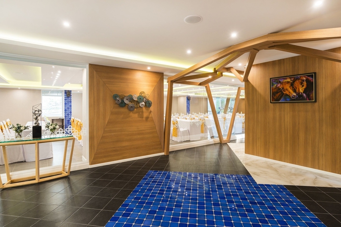 Imagen de los interiores del Hotel Zircon. Foto 15