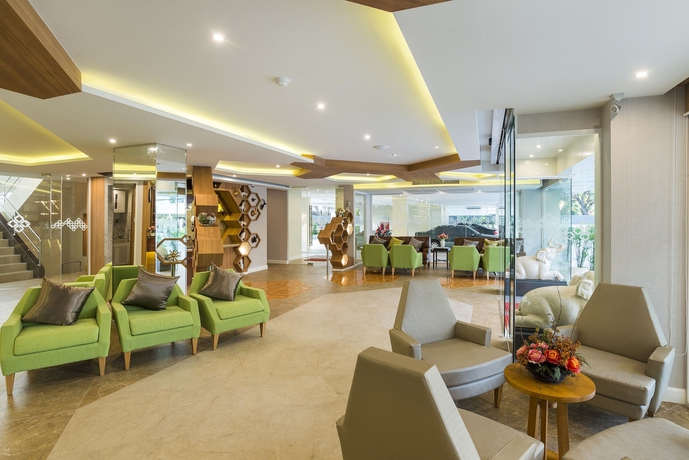 Imagen de los interiores del Hotel Zircon. Foto 17