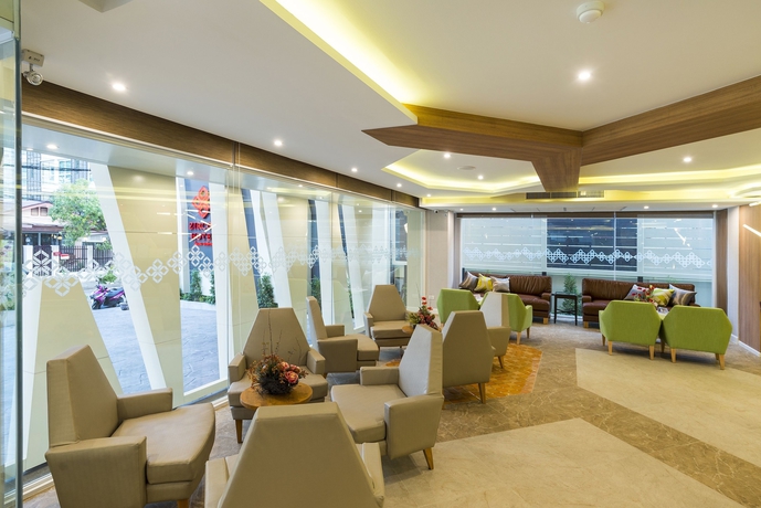 Imagen de los interiores del Hotel Zircon. Foto 18