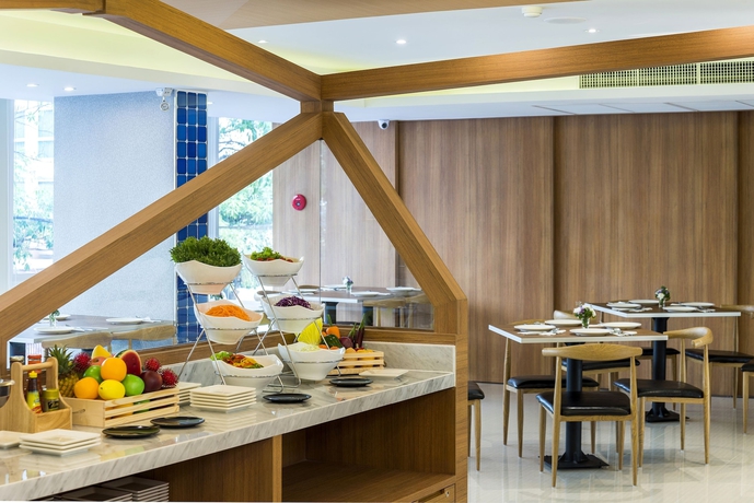 Imagen del bar/restaurante del Hotel Zircon. Foto 3