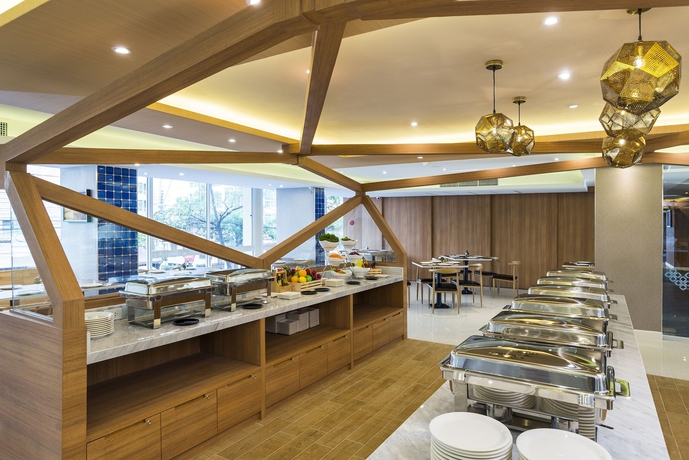 Imagen del bar/restaurante del Hotel Zircon. Foto 4