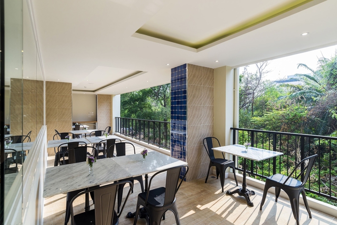 Imagen del bar/restaurante del Hotel Zircon. Foto 6