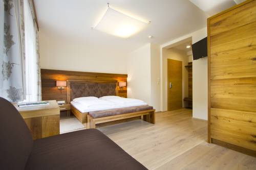 Imagen de la habitación del Hotel Zirngast. Foto 2