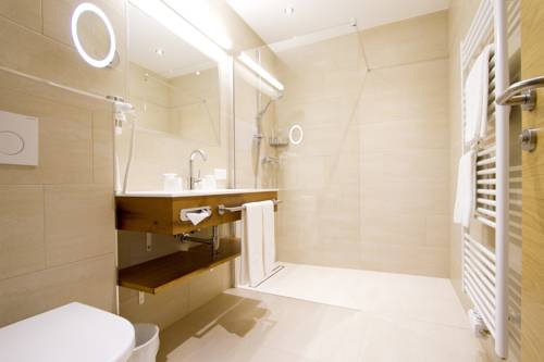 Imagen de la habitación del Hotel Zirngast. Foto 14