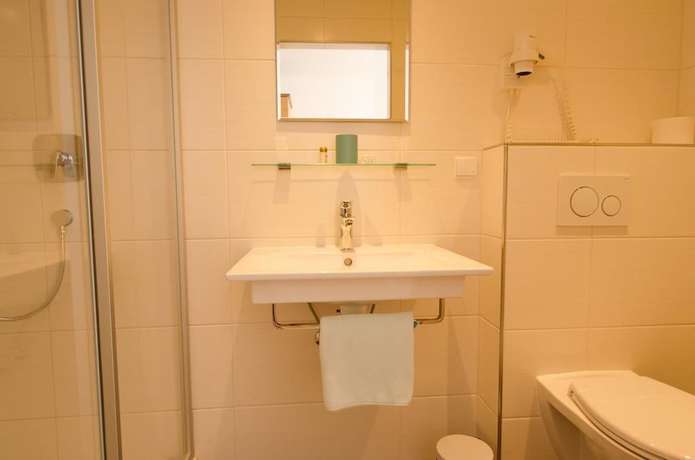 Imagen de la habitación del Hotel Zita. Foto 10