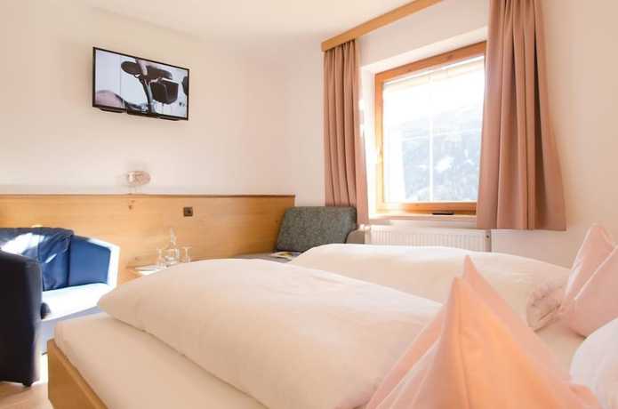 Imagen de la habitación del Hotel Zita. Foto 13