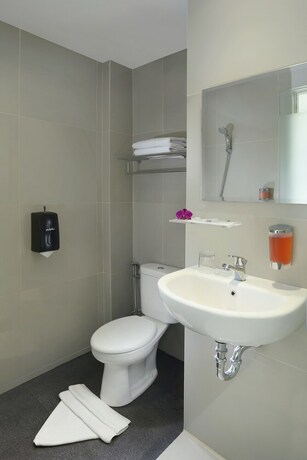 Imagen de la habitación del Hotel Zizz Convention. Foto 24