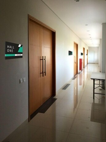 Imagen de los interiores del Hotel Zizz Convention. Foto 26