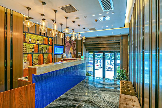 Imagen de los interiores del Hotel Zmax. Foto 18