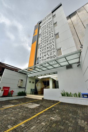 Imagen general del Hotel Zodiak Kebonjati by KAGUM Hotels. Foto 1