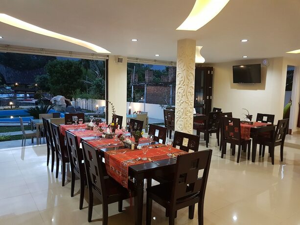 Imagen del bar/restaurante del Hotel Zoe S Paradise Waterfront Hotel. Foto 2