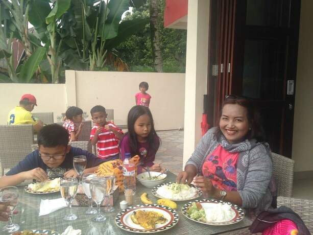 Imagen del bar/restaurante del Hotel Zoe S Paradise Waterfront Hotel. Foto 5