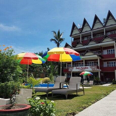 Imagen de la piscina del Hotel Zoe S Paradise Waterfront Hotel. Foto 15