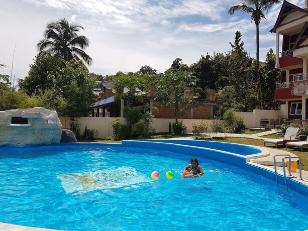 Imagen de la piscina del Hotel Zoe S Paradise Waterfront Hotel. Foto 17