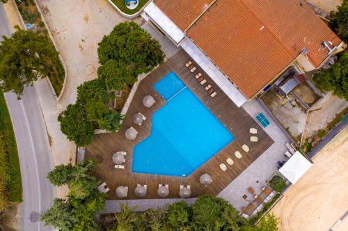 Imagen general del Hotel Zoe, Trypiti Beach Resort. Foto 5