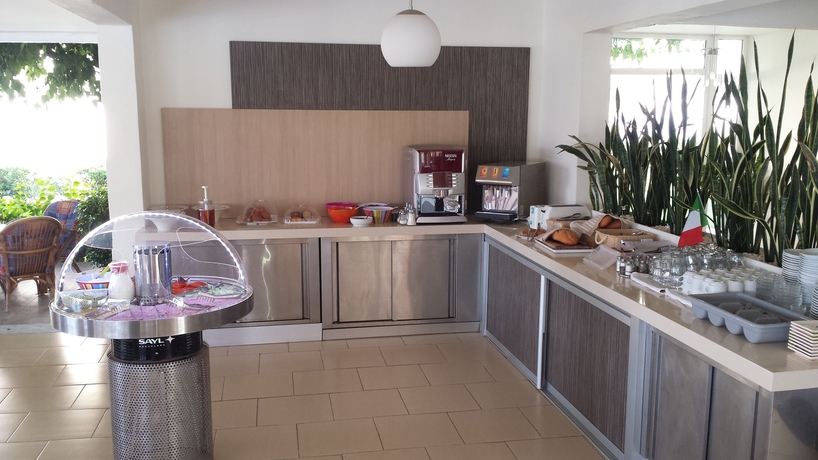 Imagen del bar/restaurante del Hotel Zoes. Foto 2