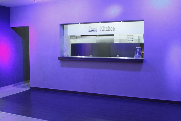 Imagen del bar/restaurante del Hotel Zoes. Foto 3