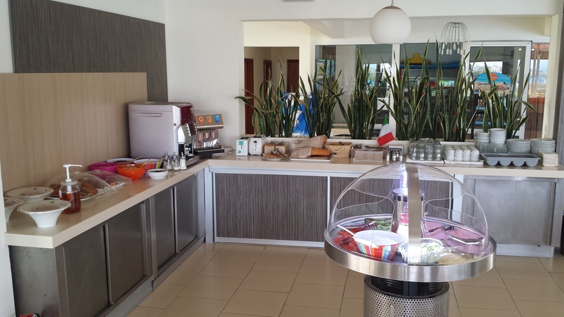 Imagen del bar/restaurante del Hotel Zoes. Foto 4