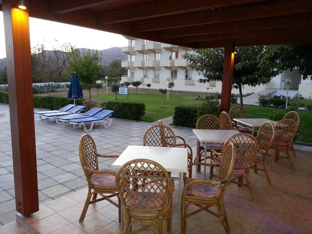 Imagen del bar/restaurante del Hotel Zoes. Foto 5