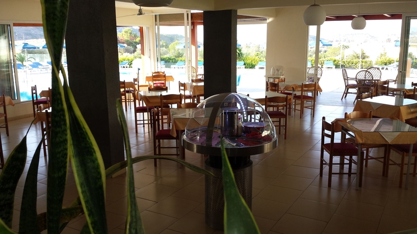 Imagen del bar/restaurante del Hotel Zoes. Foto 8