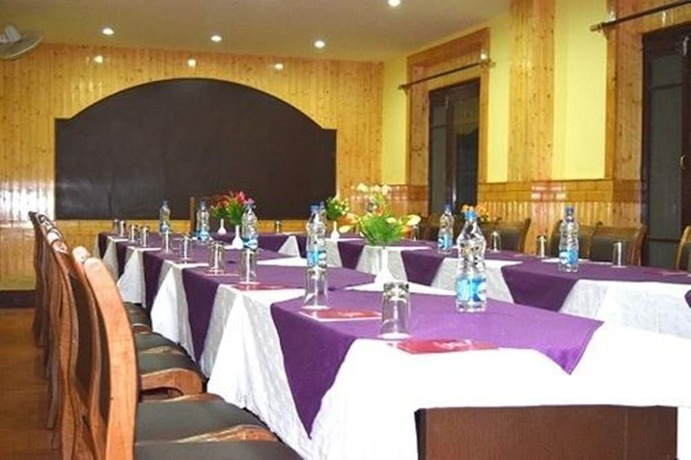 Imagen del bar/restaurante del Hotel Zojila Residency. Foto 7