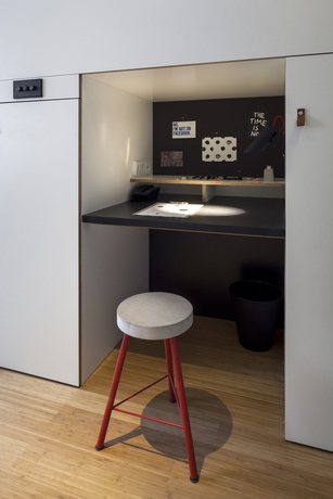 Imagen de la habitación del Hotel Zoku Amsterdam. Foto 7