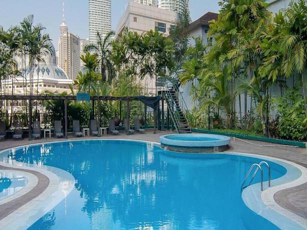 Imagen de la piscina del Hotel Zon All Suites Residences On The Park. Foto 14