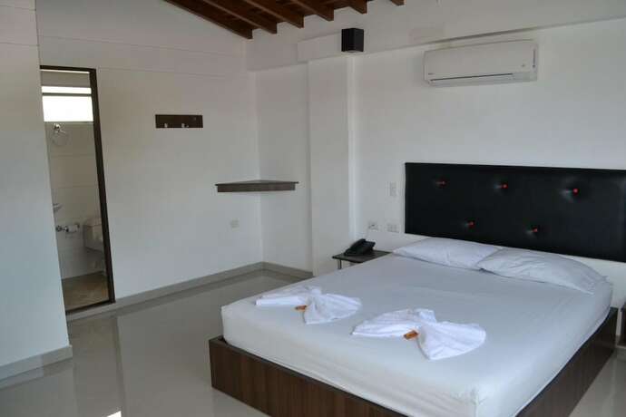 Imagen de la habitación del Hotel Zona Blanca. Foto 8