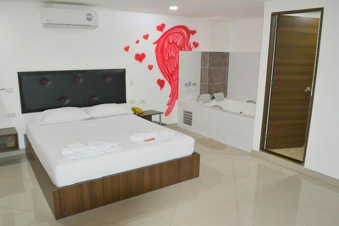 Imagen de la habitación del Hotel Zona Blanca. Foto 9