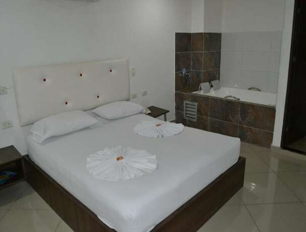 Imagen de la habitación del Hotel Zona Blanca. Foto 10