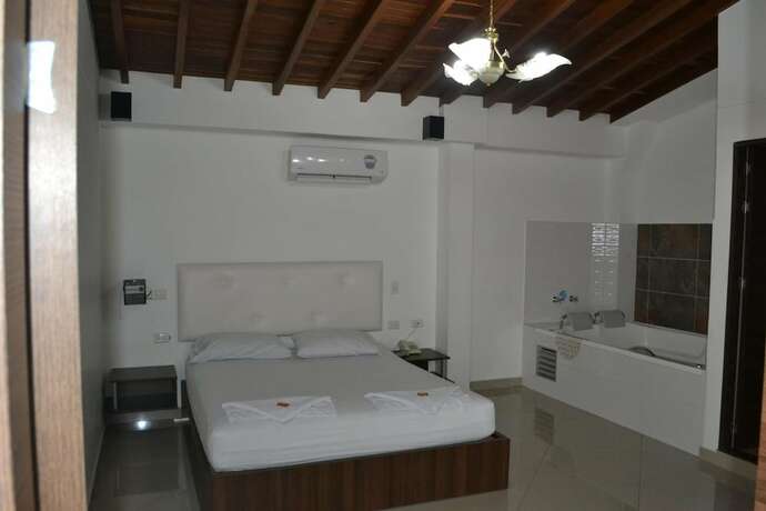 Imagen de la habitación del Hotel Zona Blanca. Foto 18