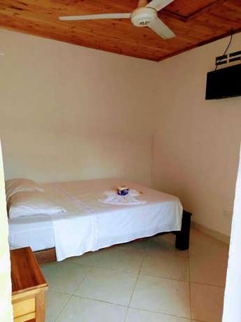 Imagen de la habitación del Hotel Zona Tropical. Foto 7