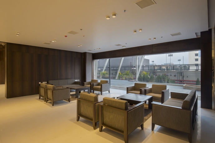 Imagen de los interiores del Hotel Zone By The Park Kolkata. Foto 7