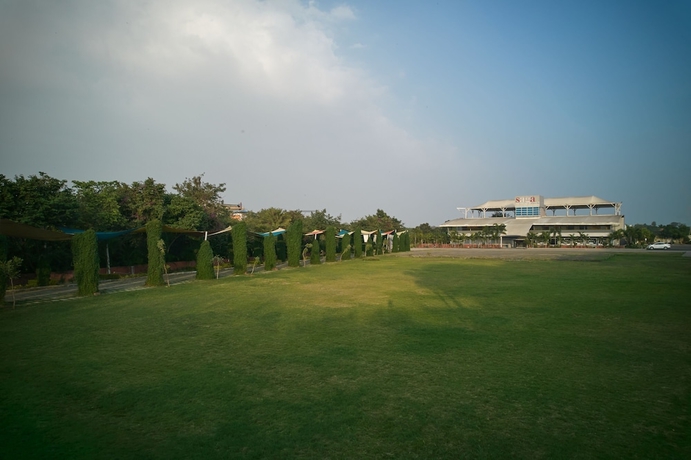 Imagen de los exteriores del Hotel Zone Connect by The Park Indore. Foto 17