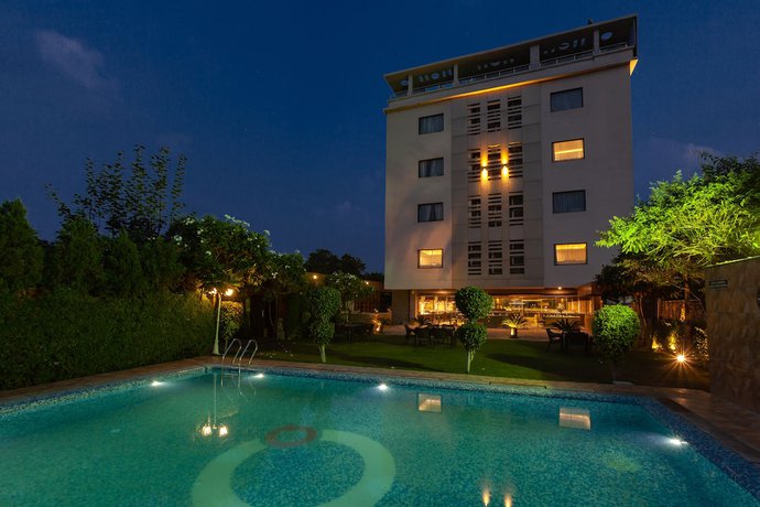 Imagen de la piscina del Hotel Zone Connect by The Park Udaipur. Foto 20