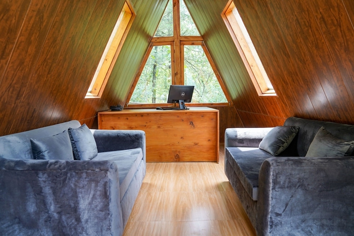 Imagen de los interiores del Hotel Zone Connect by the Park Manali. Foto 16