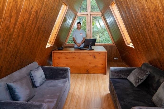 Imagen de los interiores del Hotel Zone Connect by the Park Manali. Foto 17