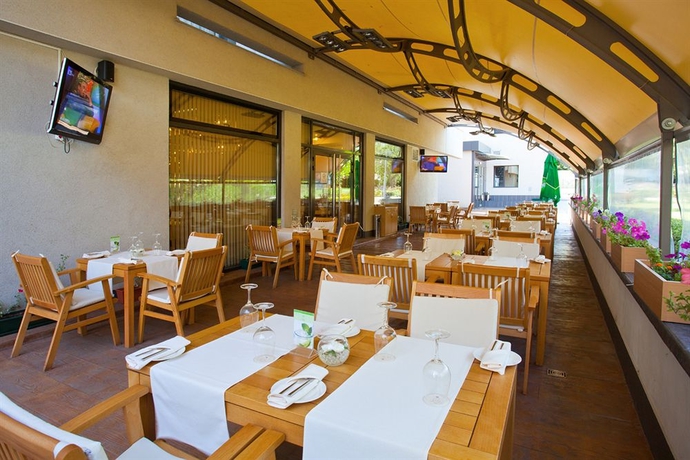 Imagen del bar/restaurante del Hotel Zoo Sofia. Foto 3