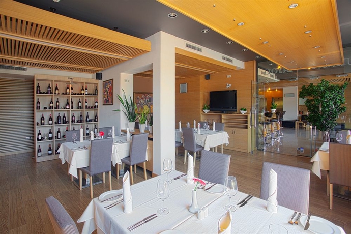 Imagen del bar/restaurante del Hotel Zoo Sofia. Foto 4