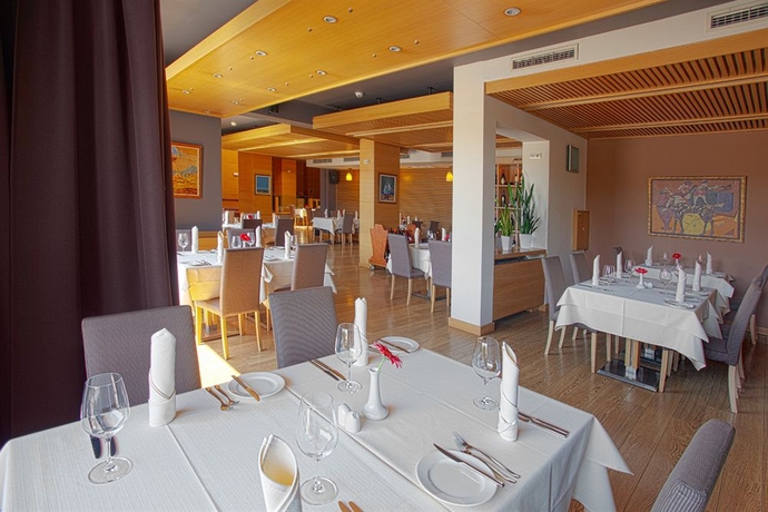 Imagen del bar/restaurante del Hotel Zoo Sofia. Foto 5