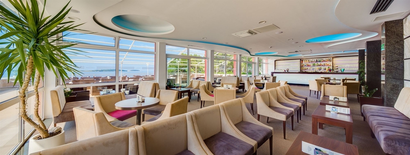 Imagen del bar/restaurante del Hotel Zora. Foto 3