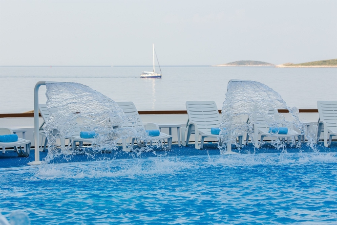Imagen de la piscina del Hotel Zora, Primosten. Foto 15