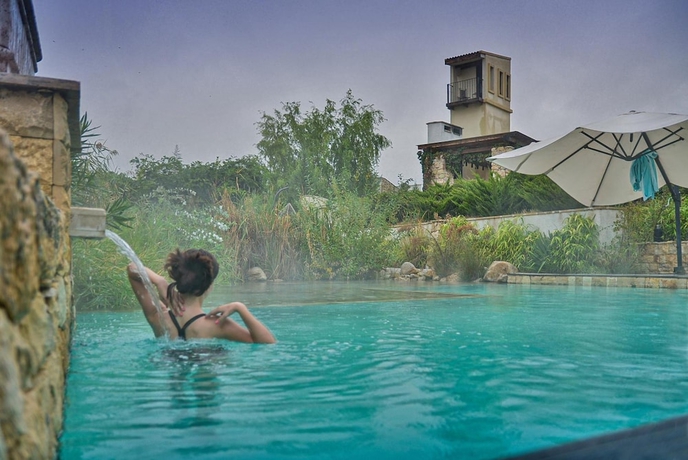 Imagen de la piscina del Hotel Zornitza Family Estate Relais and Chateaux. Foto 13