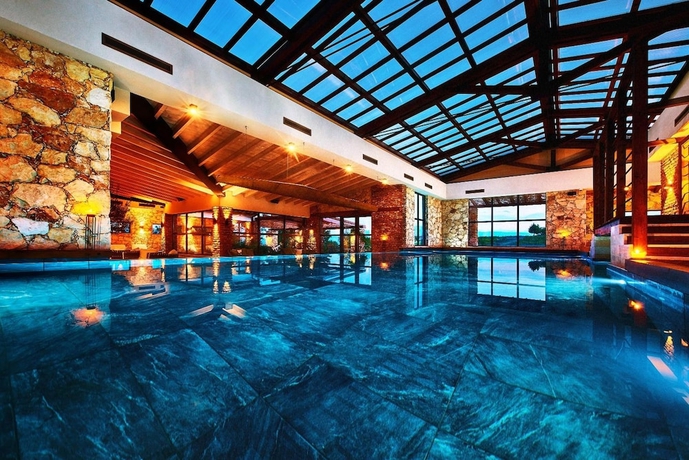 Imagen de la piscina del Hotel Zornitza Family Estate Relais and Chateaux. Foto 15