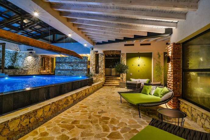 Imagen de la piscina del Hotel Zornitza Family Estate Relais and Chateaux. Foto 17