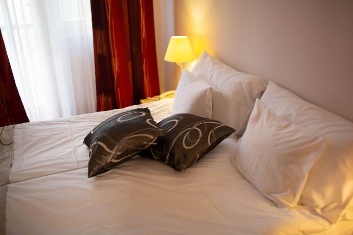 Imagen de la habitación del Hotel Zsanett. Foto 15