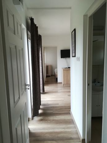 Imagen de la habitación del Hotel Zsanett. Foto 16