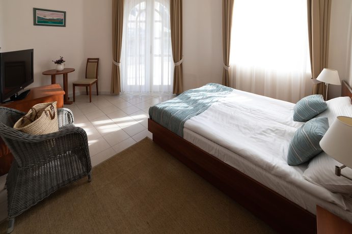 Imagen de la habitación del Hotel Zsanett. Foto 17